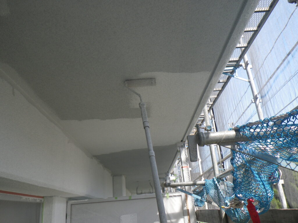下地改修、洗浄後、専用塗料塗布状況