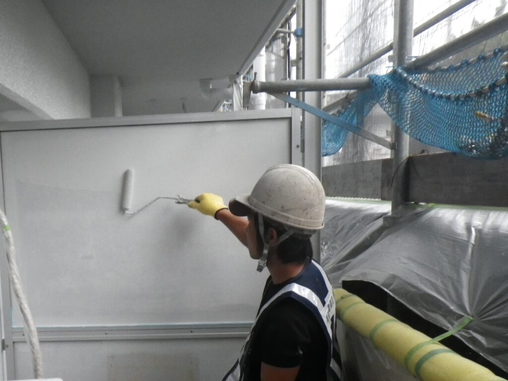シーラ塗布後、専用塗料2回塗り