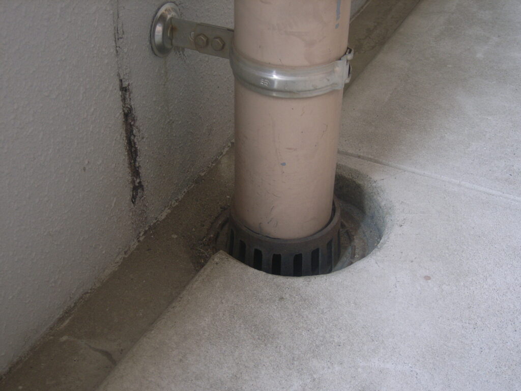 配水溝の防水化必要