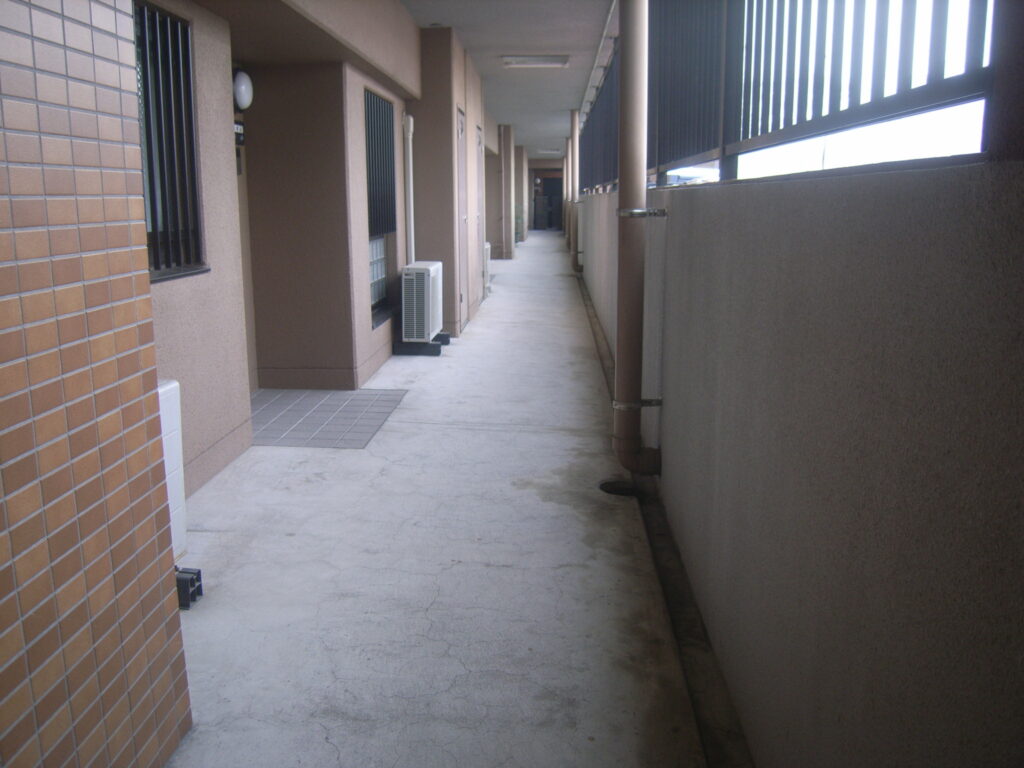 床は素地コンクリート
