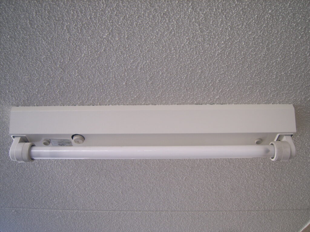 研磨後、専用下塗り材塗布後、シリコン樹脂塗料2回塗り