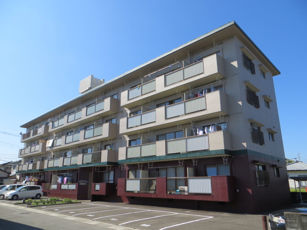 選択された色のバランス<br>配色比率のバランス<br>３色塗り分けの外壁塗装で<br>おしゃれに仕上げられました。