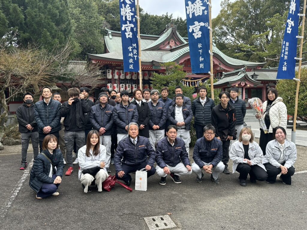 謹んで新年のご挨拶を申し上げます