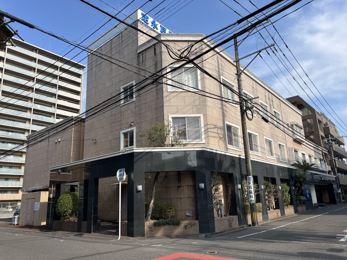 外壁の劣化により色褪せ・汚染・<br>ひび割れなどがありましたが、<br>塗装・改修後は従来の美しさが<br>再現されました。