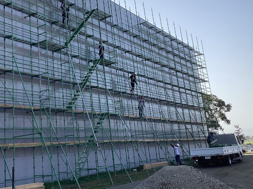 某工場施設の足場解体の様子をお知らせ