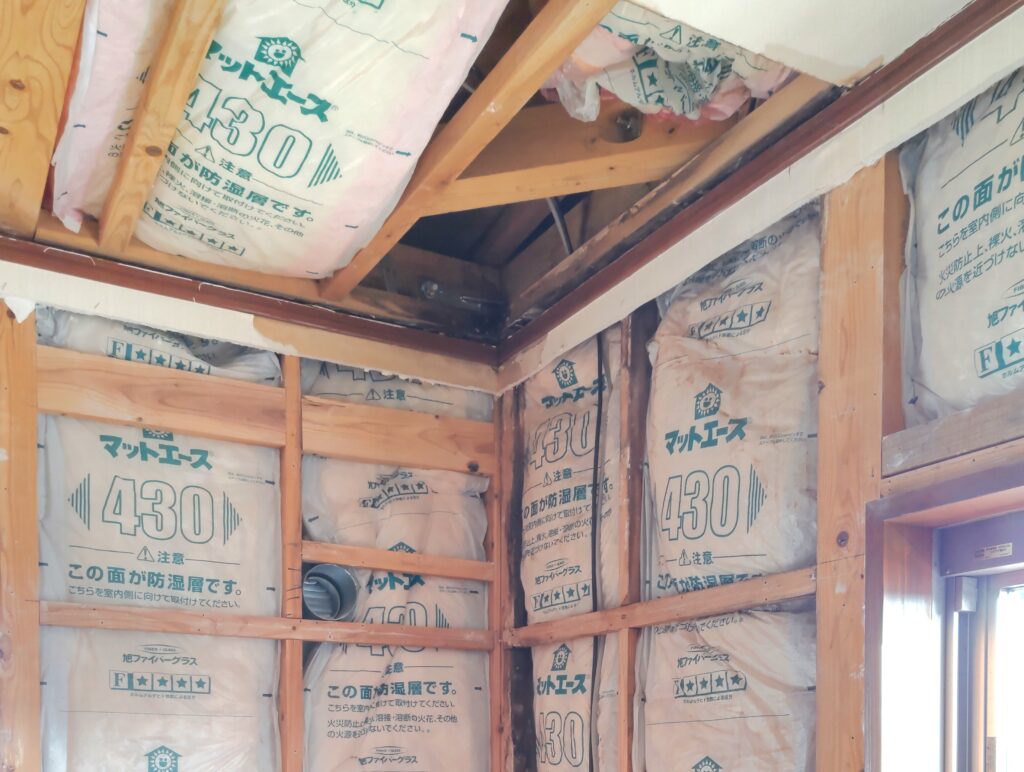 クロス (壁紙)・石膏ボード撤去状況