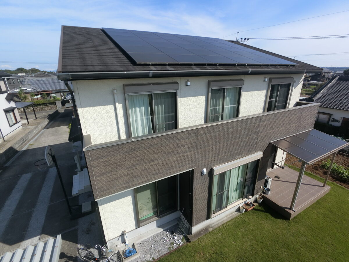グレーを基調としたデザインに、屋根のブラウンで温かさを足しました。