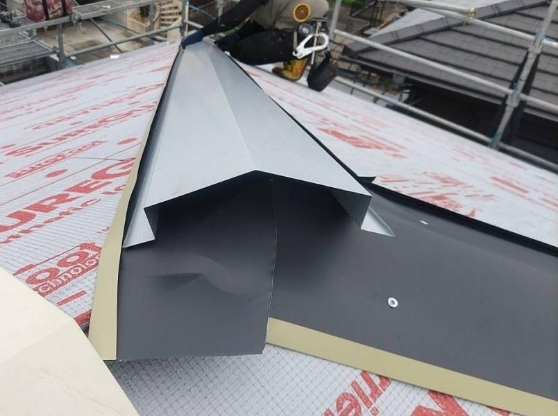 棟板金取り付け状況