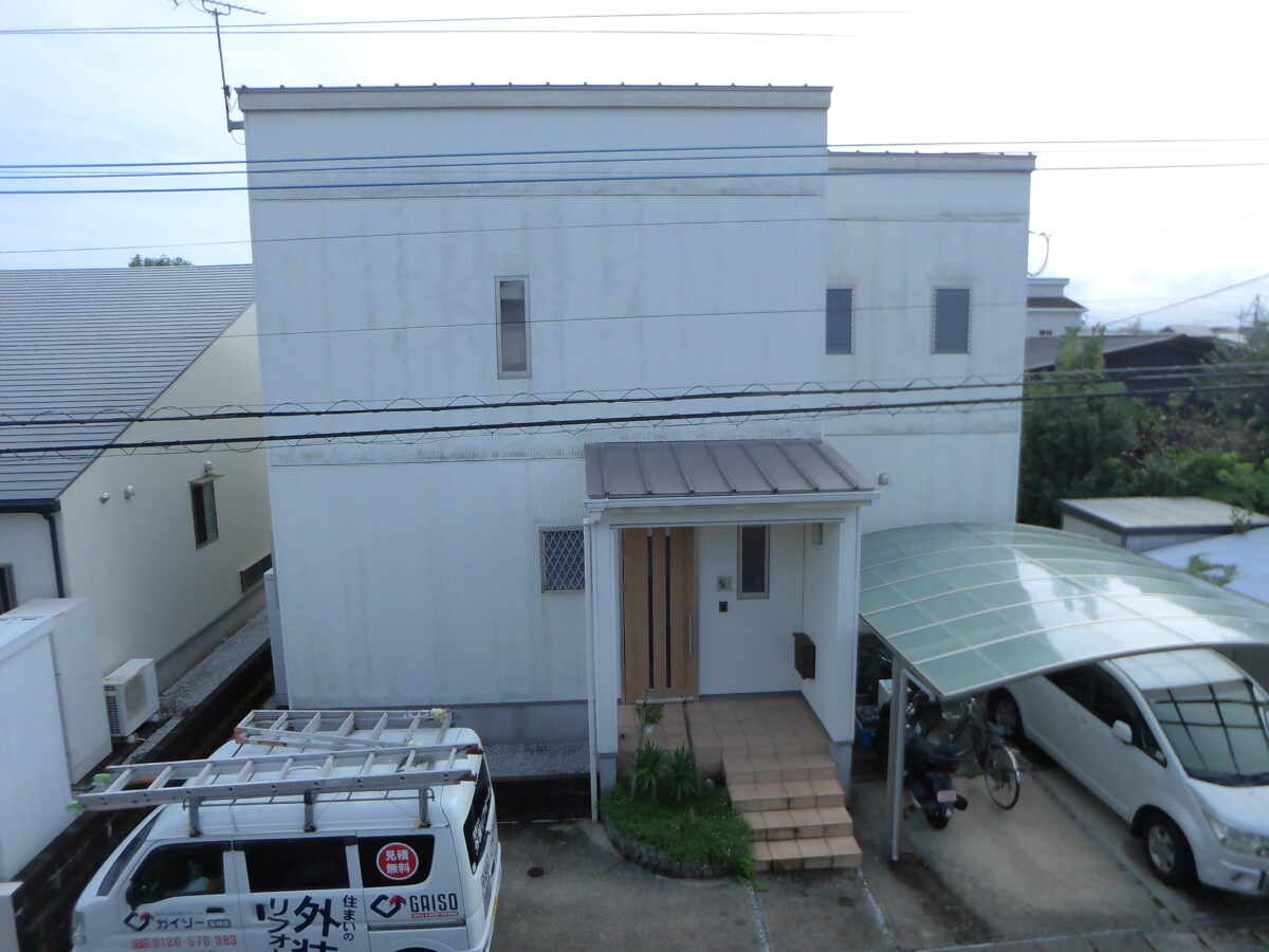 深みのあるダークカラーで一新する、モダンで洗練された住まい
