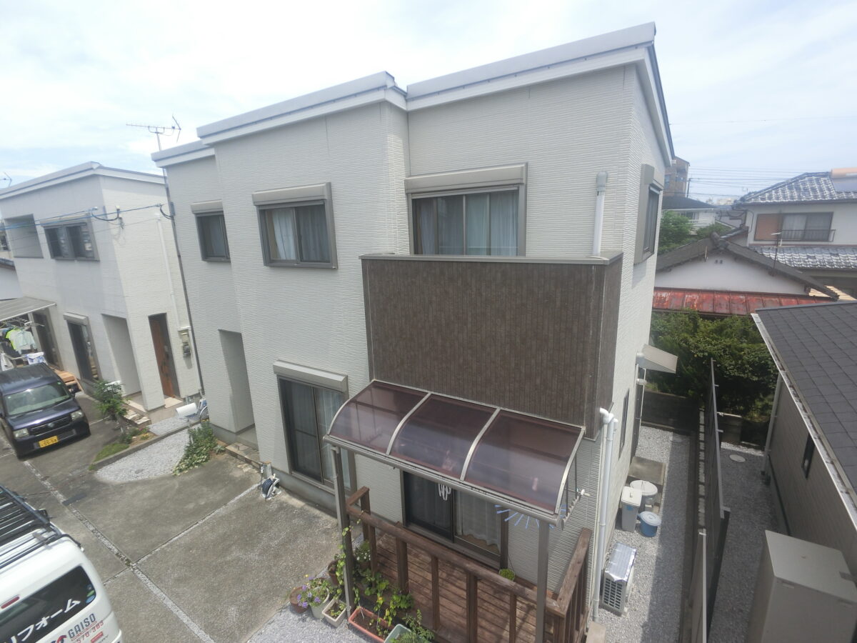 明るいホワイトで一新する、清潔感あふれる住まい