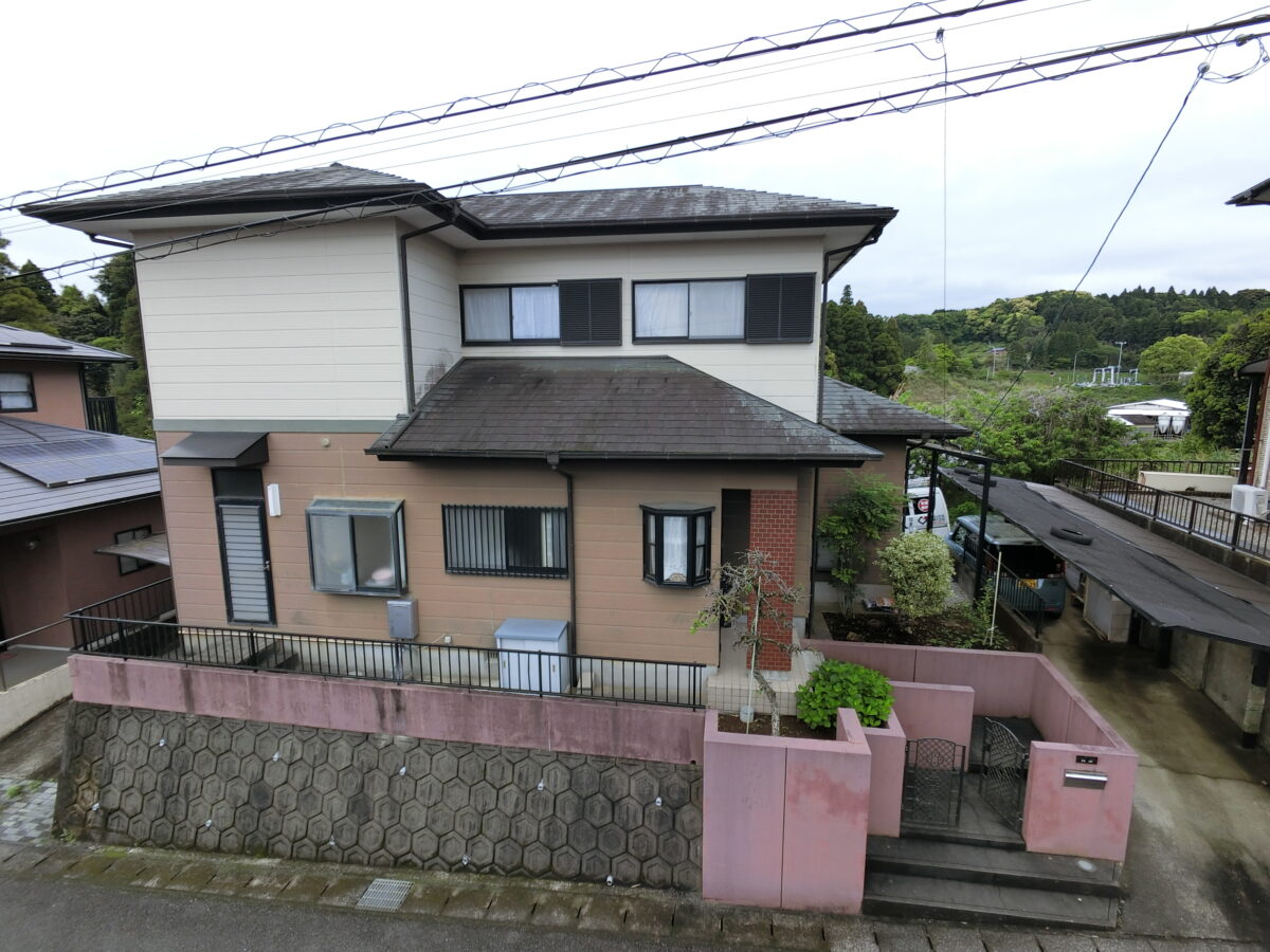 爽やかなグリーンと温かみのあるブラウンで彩る、自然に調和した住まいへ