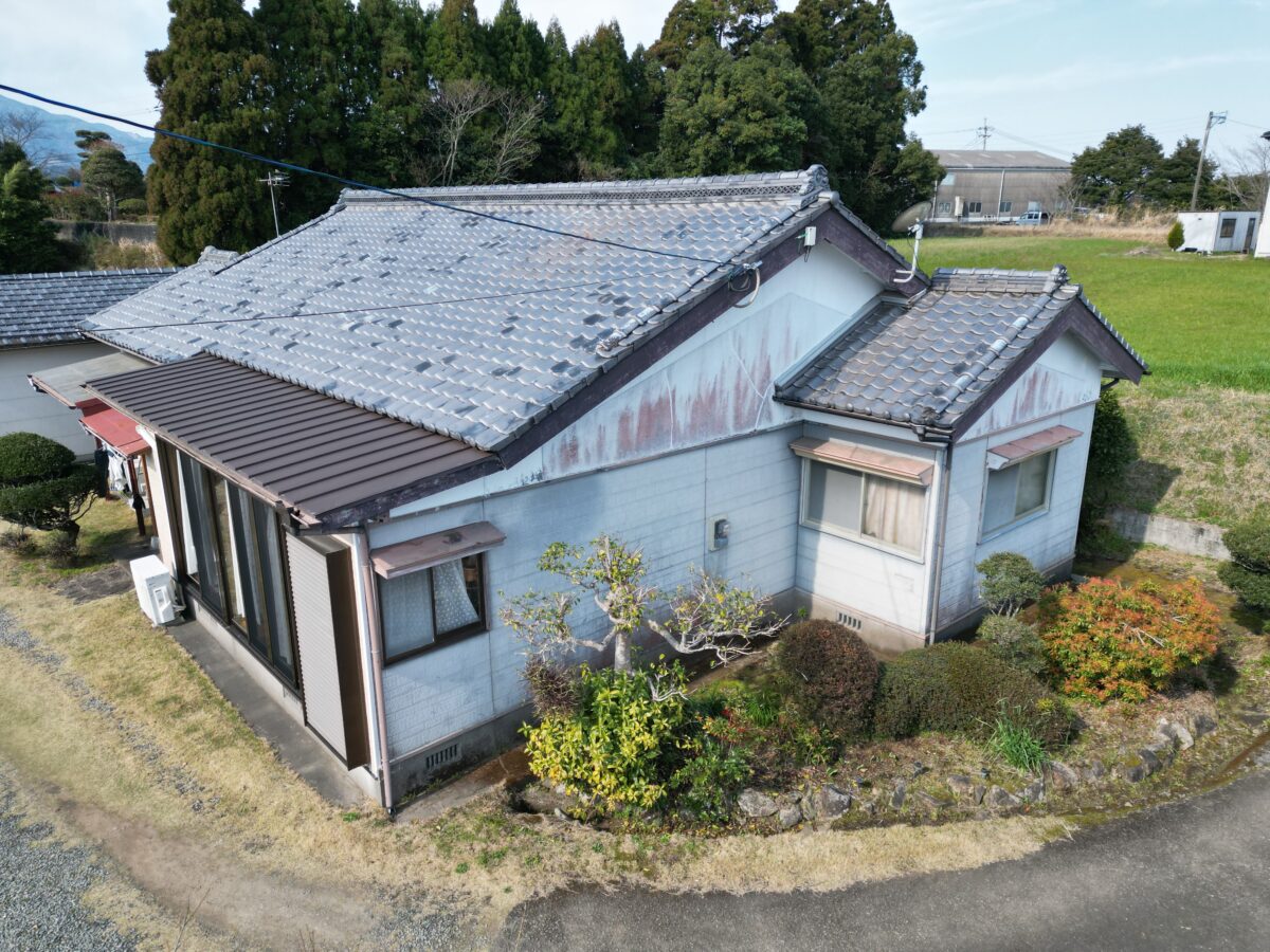 グレーとホワイトが彩る、上品で落ち着きのある住まい