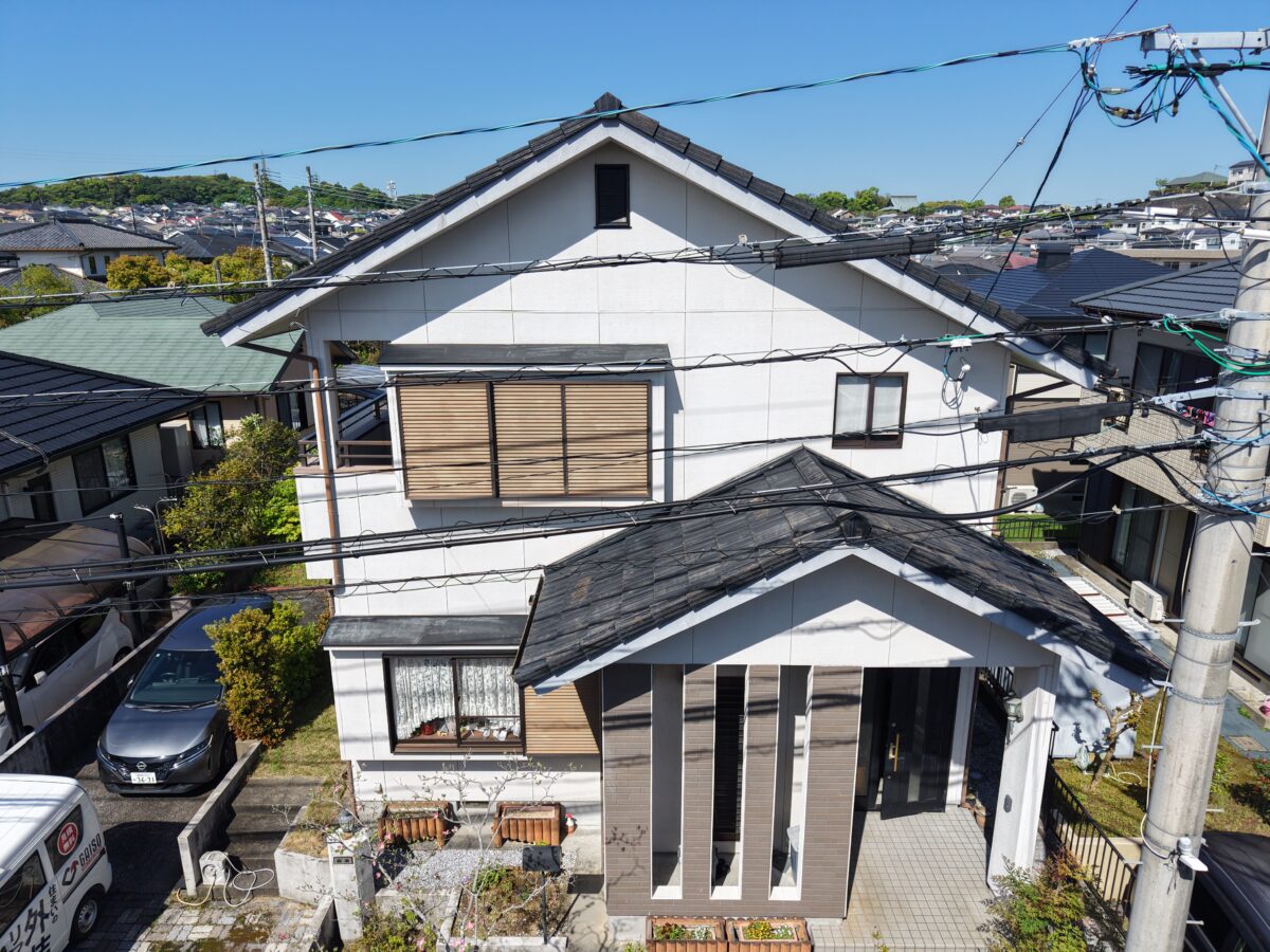 清潔感のあるグレーと落ち着いた色合いで、住まいの美しさを再生